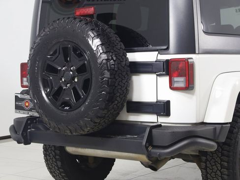 Used 2016 Jeep Wrangler Unlimited Sahara image 34