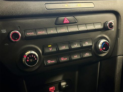 Used 2020 Kia Sportage LX image 17