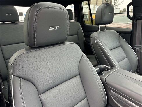 Certified 2025 Buick Enclave Sport Touring w/ Power Package image 12