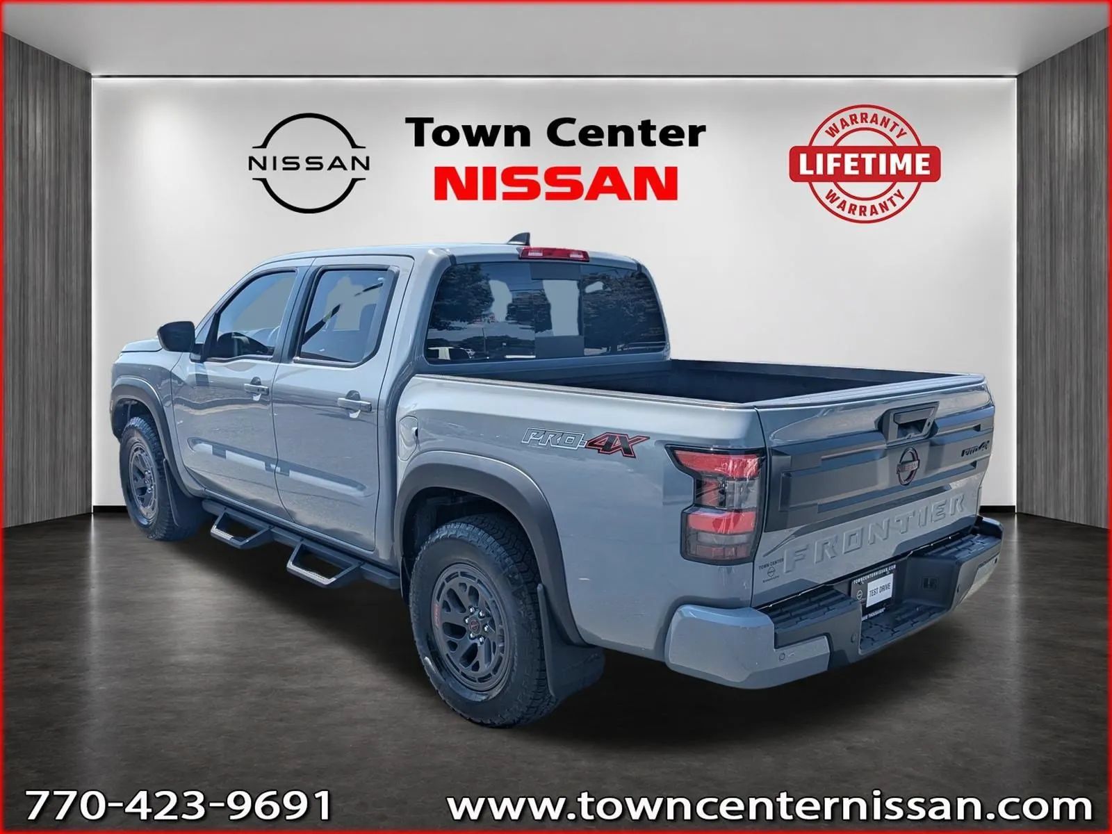 Certified 2025 Nissan Frontier PRO-4X AWD/4WD image 5