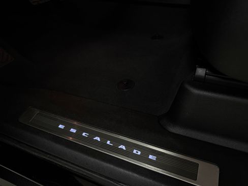 Used 2021 Cadillac Escalade ESV Sport Platinum image 36