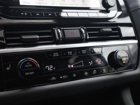 Certified 2025 Nissan Pathfinder SL w/ SL Premium Package FWD image 20