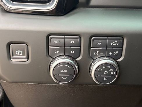 Used 2024 GMC Sierra 2500 Denali Ultimate AWD/4WD image 5