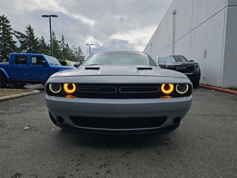Used 2021 Dodge Challenger SXT image 2