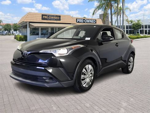 Used 2019 Toyota C-HR LE image 3