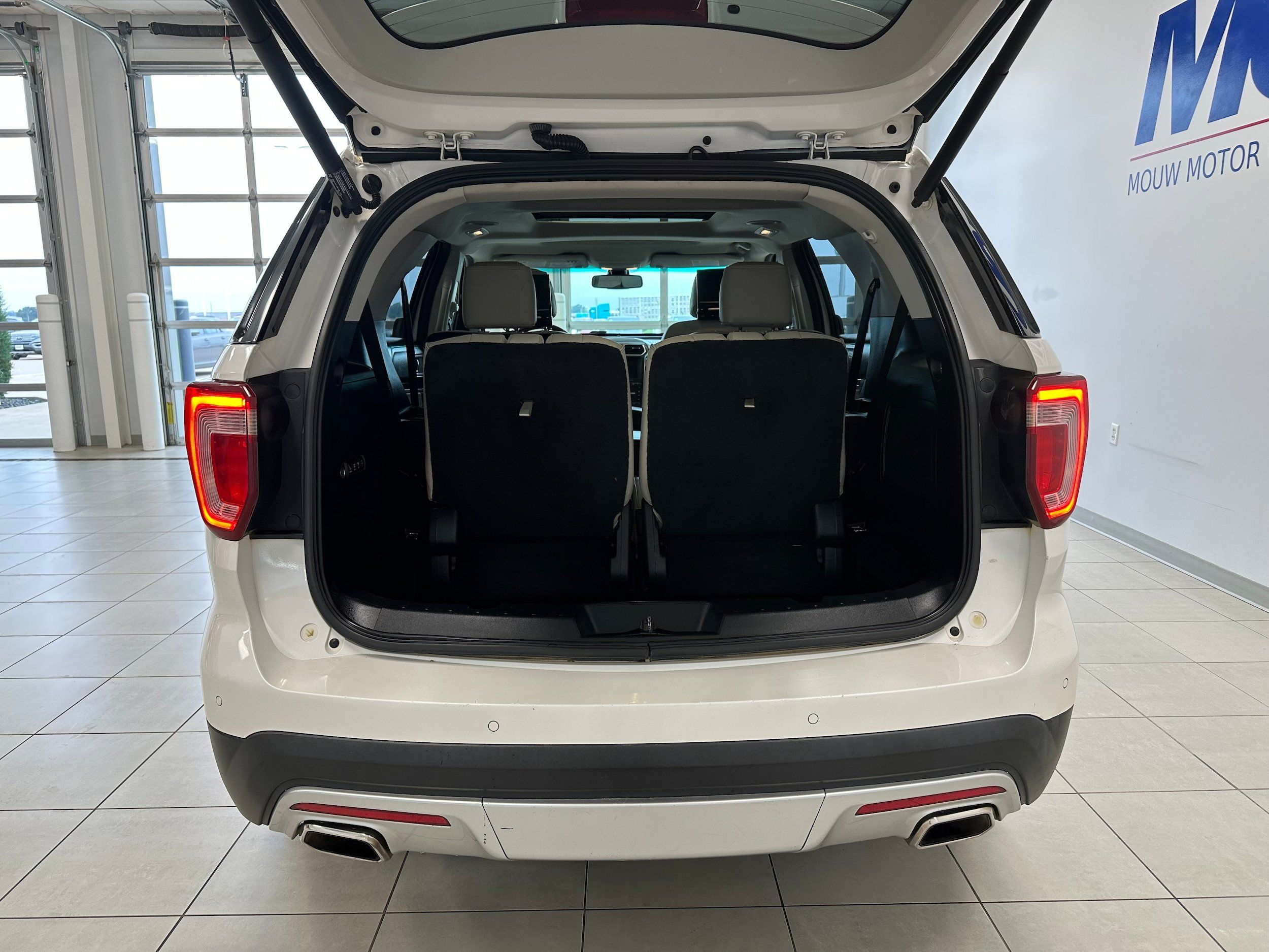 Used 2016 Ford Explorer Platinum AWD/4WD image 7