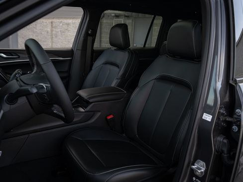 Used 2025 Jeep Grand Cherokee L Limited AWD/4WD image 15
