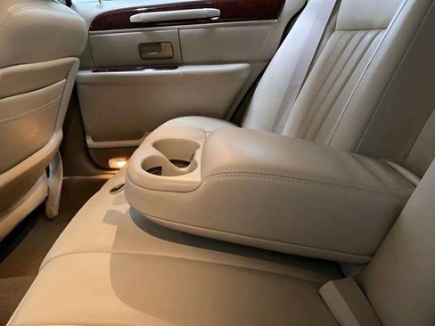 Used 2005 Lincoln Town Car Signature image 55