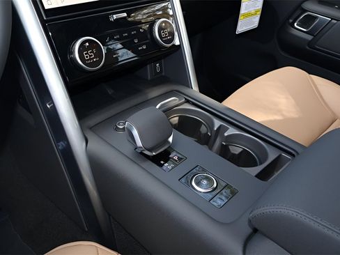 New 2026 Land Rover Discovery Limited Edition image 27