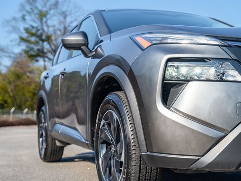 Used 2024 Nissan Rogue SV image 10