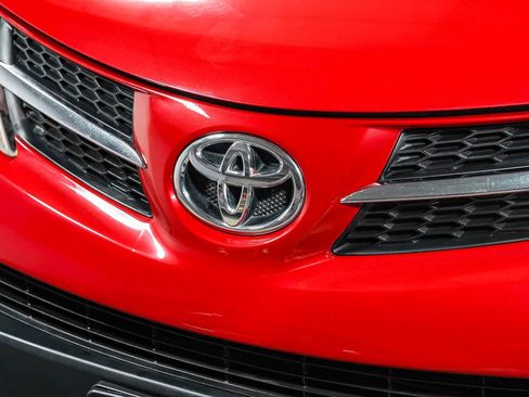 Used 2014 Toyota RAV4 XLE w/ Preferred Accessory Package FWD image 8