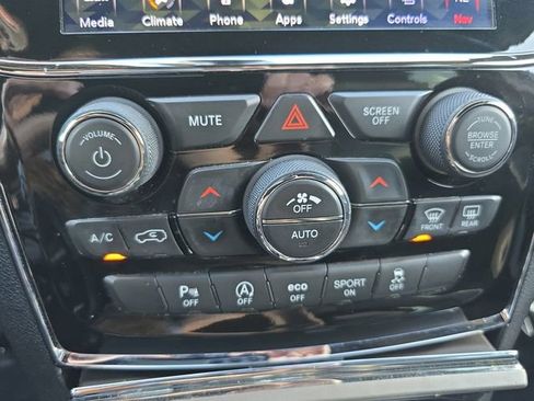 Used 2020 Jeep Grand Cherokee Altitude image 28