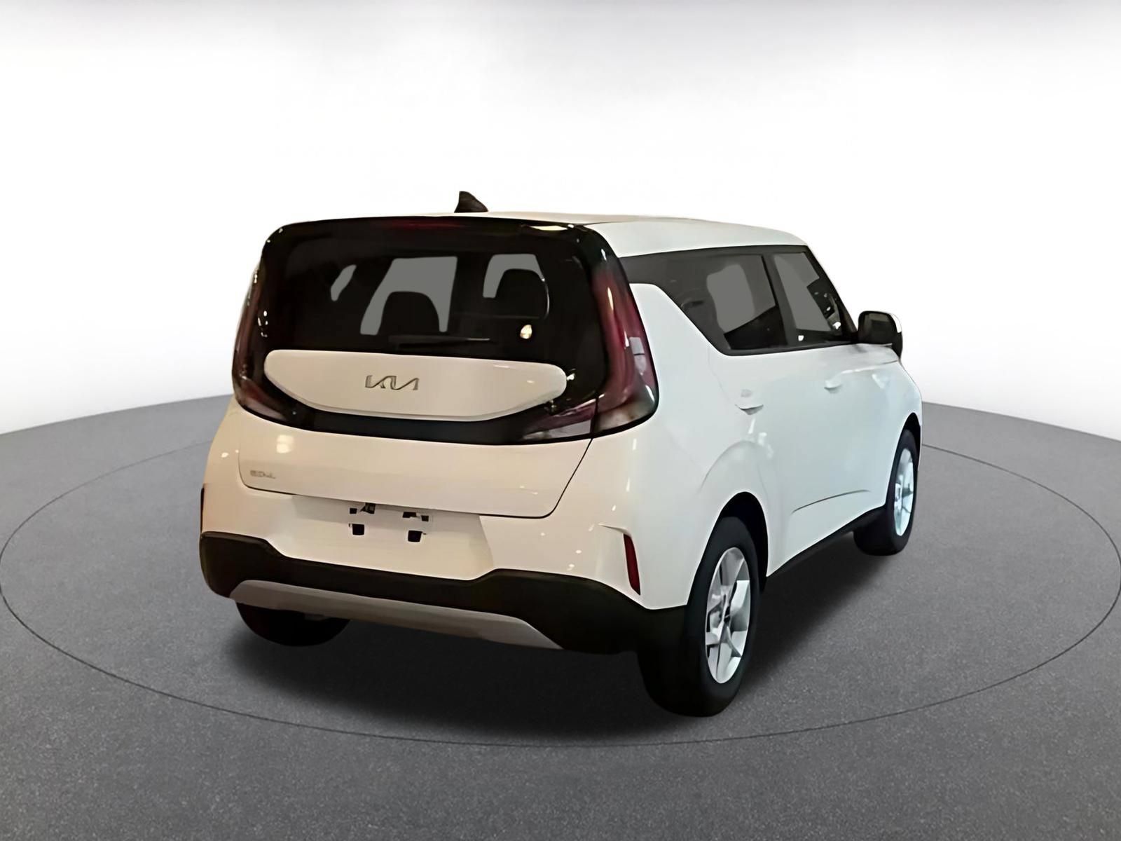 Used 2025 Kia Soul LX w/ LX Technology Package FWD image 13