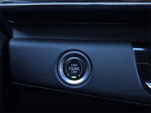 Used 2021 Cadillac Escalade Luxury image 14