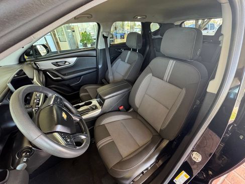 Used 2025 Chevrolet Blazer LT FWD image 32