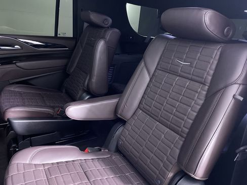 Certified 2023 Cadillac Escalade ESV V image 15