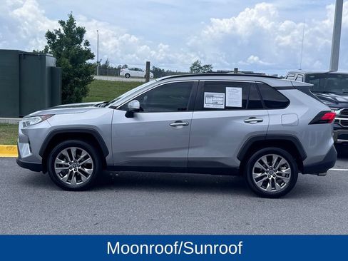 Used 2021 Toyota RAV4 XLE Premium FWD image 3