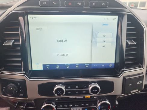 Used 2022 Ford F250 Lariat w/ Black Appearance Package image 25