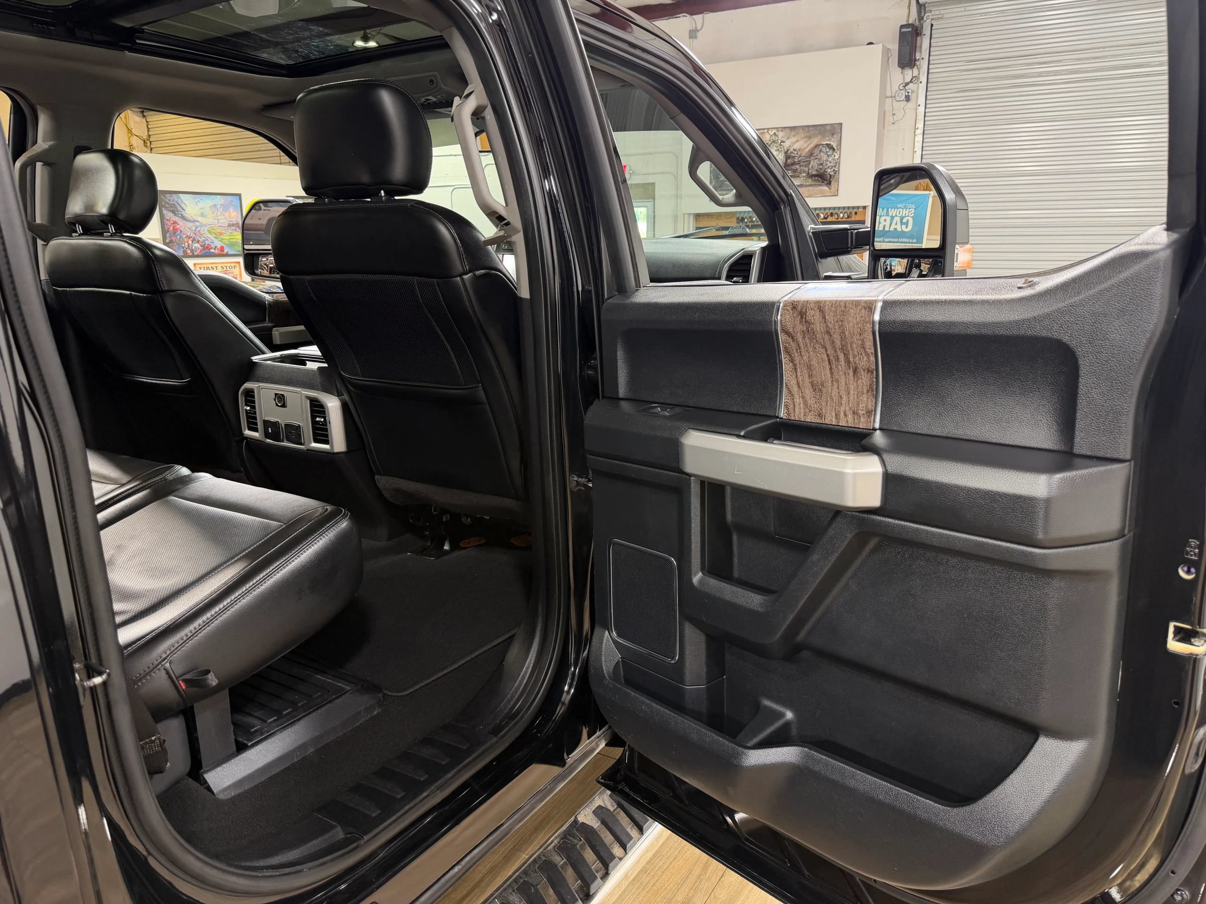 Used 2019 Ford F250 Lariat w/ Lariat Ultimate Package AWD/4WD image 18