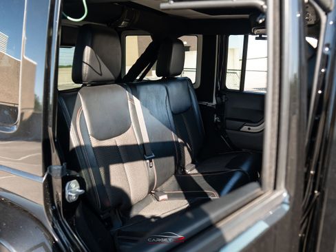 Used 2017 Jeep Wrangler Unlimited Sahara AWD/4WD image 18