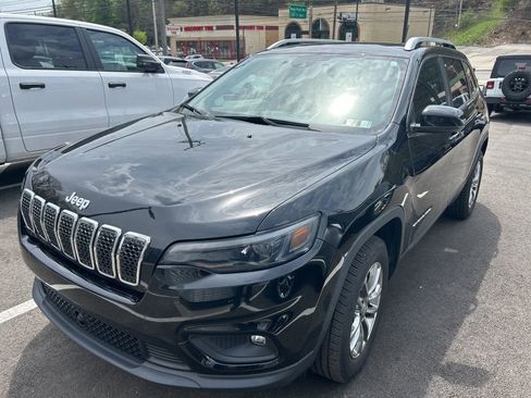 Used 2021 Jeep Cherokee Latitude Plus w/ Mopar Interior Package image 2