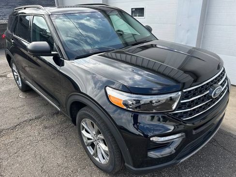 Used 2023 Ford Explorer XLT w/ Equipment Group 202A AWD/4WD image 7