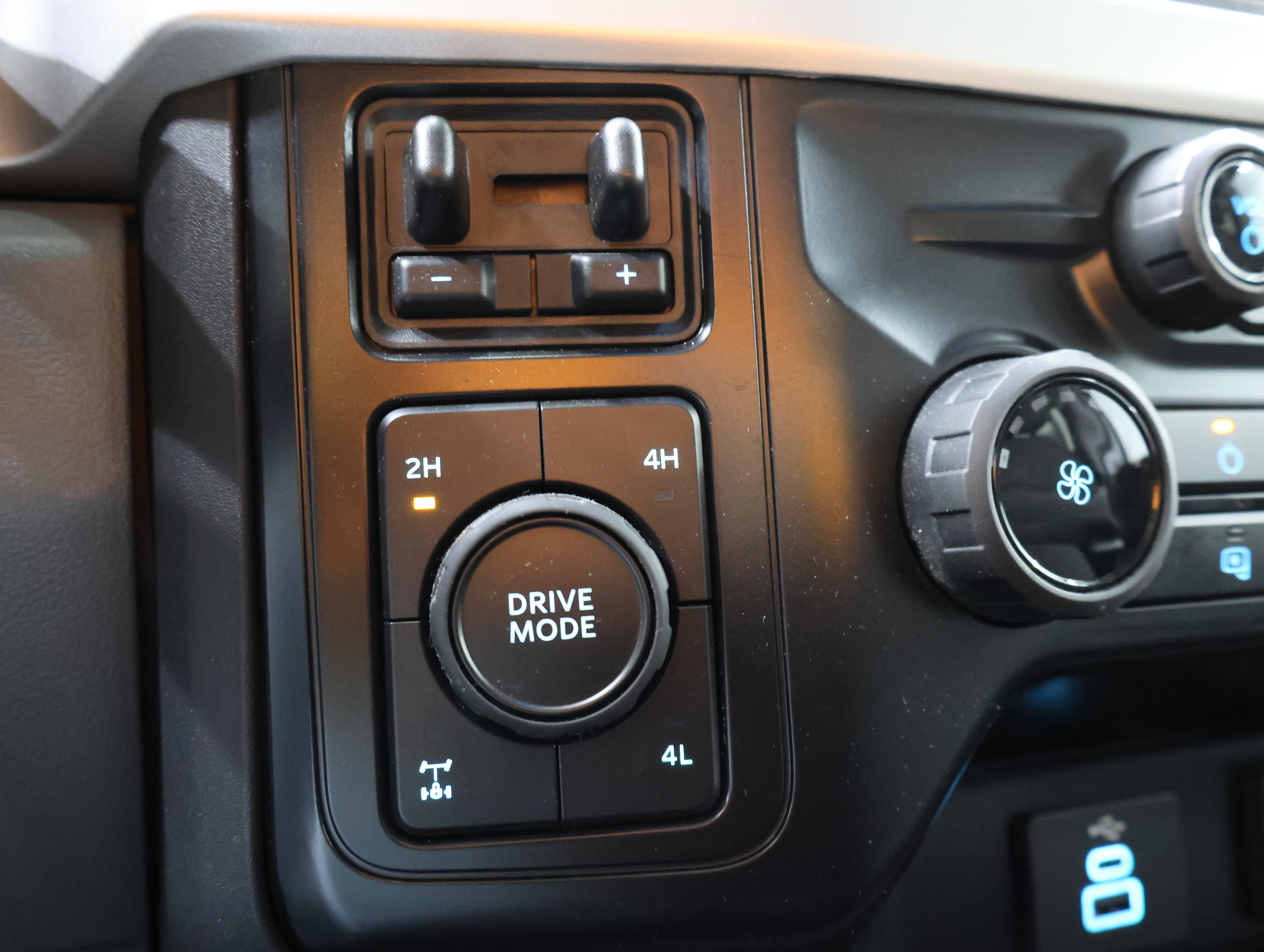 Used 2025 Ford F250 XL w/ STX Appearance Package AWD/4WD image 46