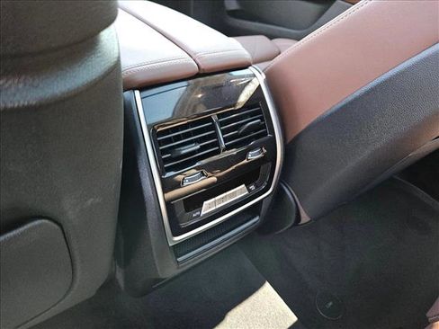 Certified 2024 BMW X7 xDrive40i image 19