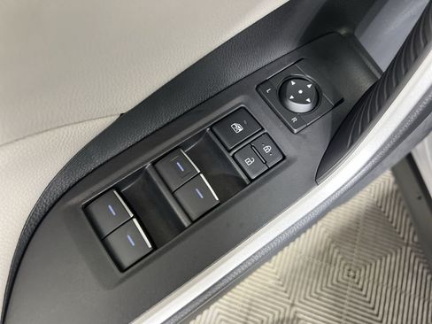 Used 2025 Toyota RAV4 XLE AWD/4WD image 15