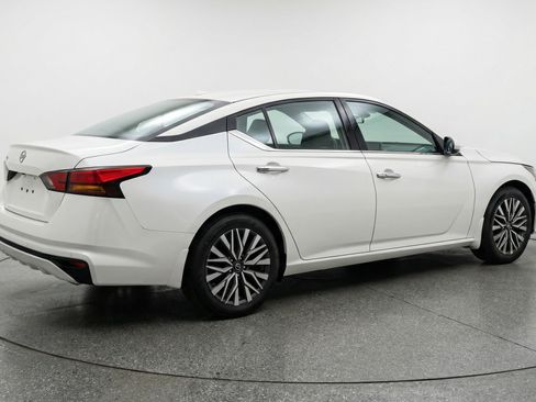 Used 2025 Nissan Altima 2.5 SV image 9