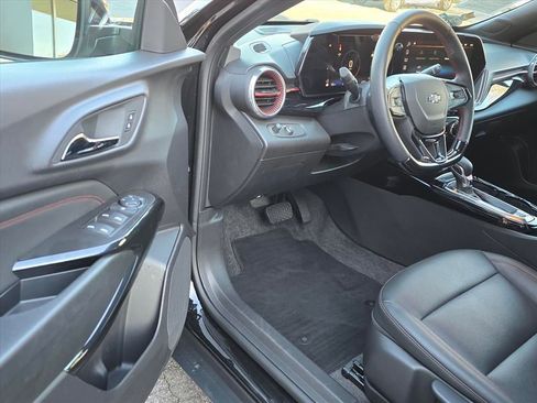 Certified 2025 Chevrolet Trax RS w/ Driver Confidence Package image 4