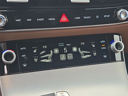 New 2026 Genesis GV70 2.5T Advanced image 24