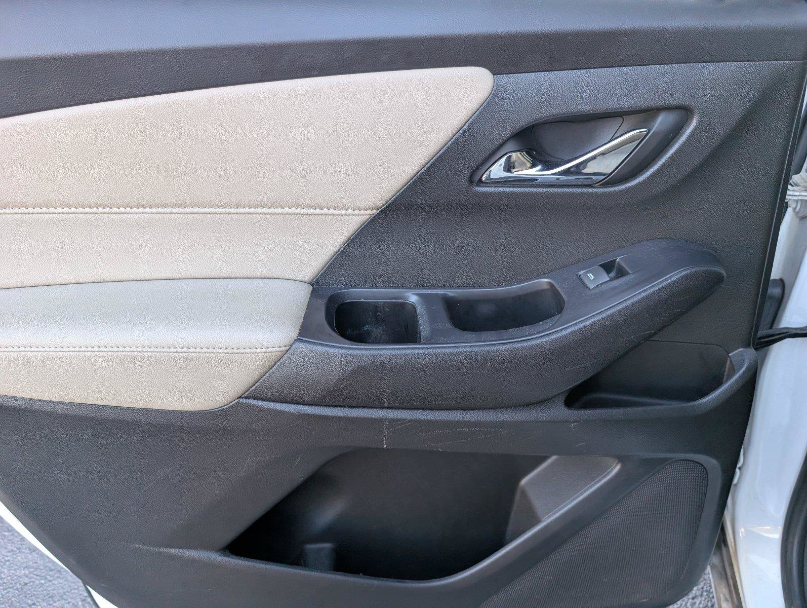 Used 2022 Chevrolet Traverse LS FWD image 36