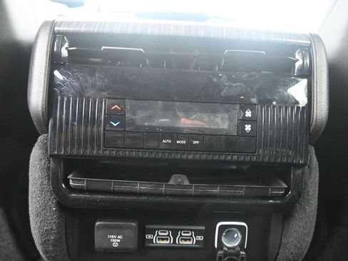 Used 2024 Jeep Wagoneer Series II w/ Flexible Seating Group RWD image 12