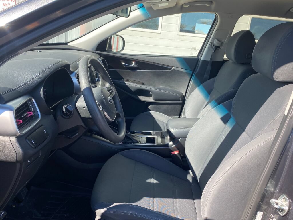 Used 2020 Kia Sorento AWD V6 image 3