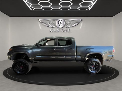 Used 2020 Toyota Tacoma TRD Sport image 3