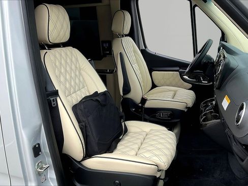 Used 2022 Mercedes-Benz Sprinter 2500 image 27