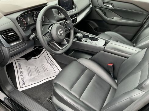 Used 2022 Nissan Rogue SV w/ SV Premium Package image 14