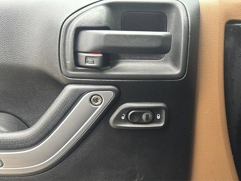 Used 2012 Jeep Wrangler Unlimited Sahara w/ Dual Top Group image 15