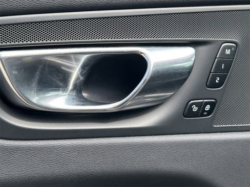 Used 2024 Volvo XC60 B5 Core image 16