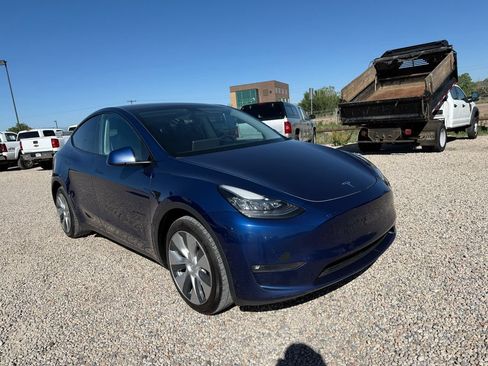 Used 2022 Tesla Model Y Long Range AWD/4WD image 1