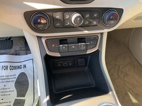 Used 2023 GMC Terrain Denali image 13