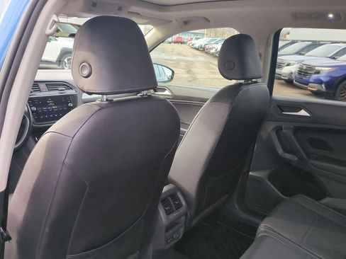 Used 2019 Volkswagen Tiguan SE w/ Panoramic Sunroof Package image 17
