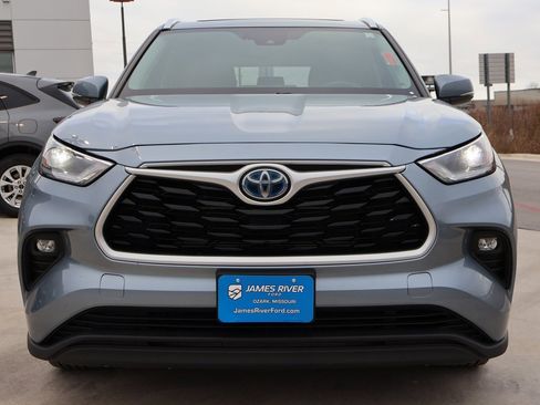 Used 2021 Toyota Highlander XLE image 7