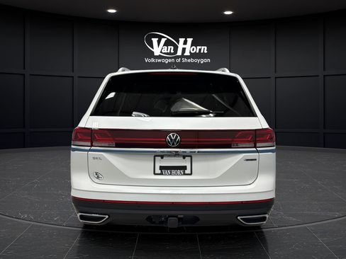 Used 2024 Volkswagen Atlas SEL AWD/4WD image 4