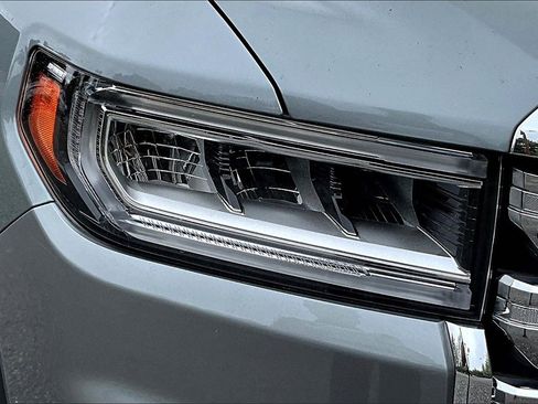 Certified 2023 GMC Acadia SLE w/ Driver Convenience Package image 26