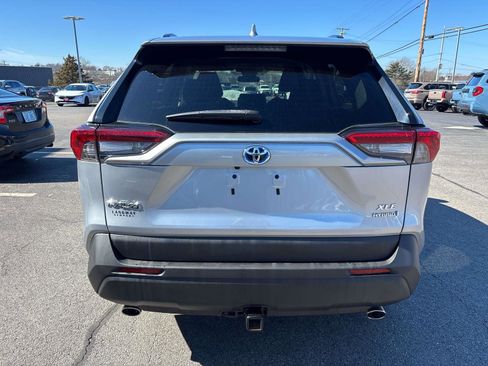Used 2022 Toyota RAV4 XLE image 3