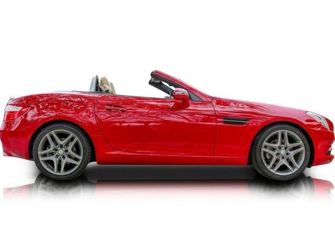 Used 2015 Mercedes-Benz SLK 250 image 2