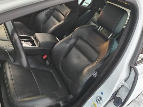 Used 2015 Jaguar XF Portfolio image 11