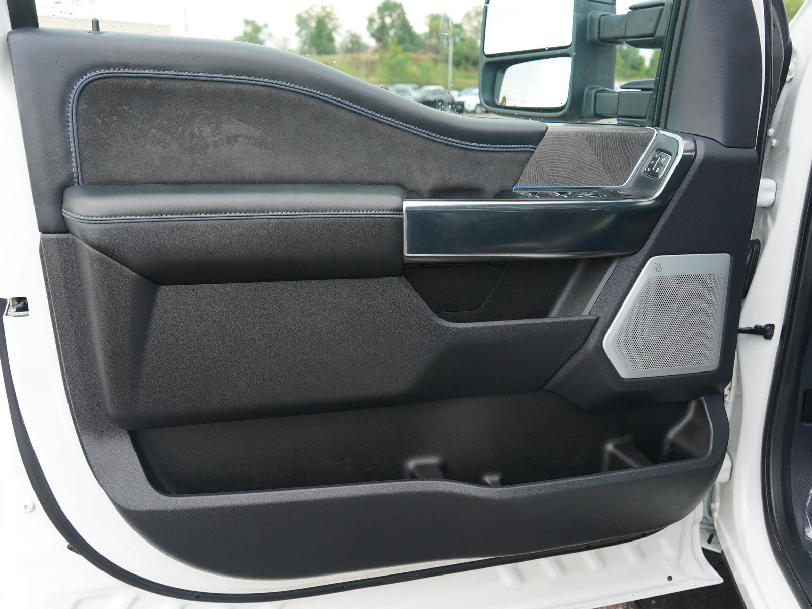Used 2025 Ford F350 Platinum AWD/4WD image 21
